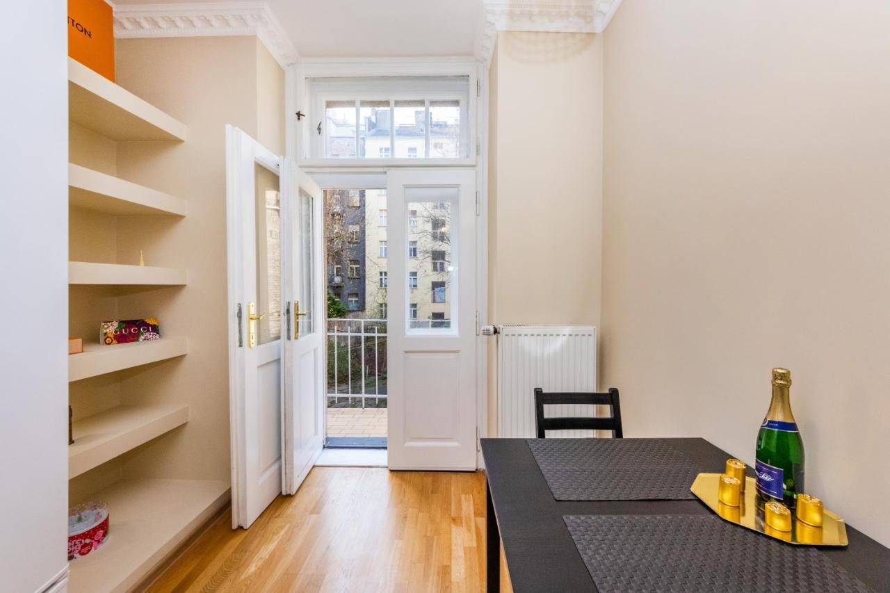 Prostorny Tripokojovy Apartman U Nabrezi Vltavy Apartment Prague Ngoại thất bức ảnh