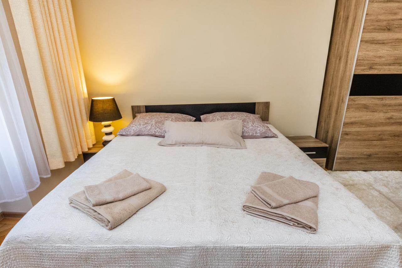 Prostorny Tripokojovy Apartman U Nabrezi Vltavy Apartment Prague Ngoại thất bức ảnh