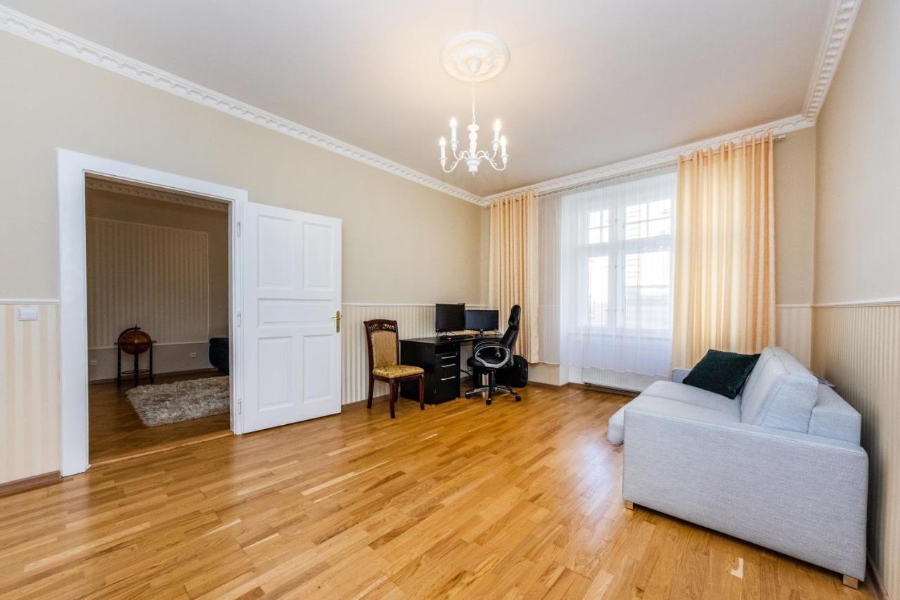 Prostorny Tripokojovy Apartman U Nabrezi Vltavy Apartment Prague Ngoại thất bức ảnh
