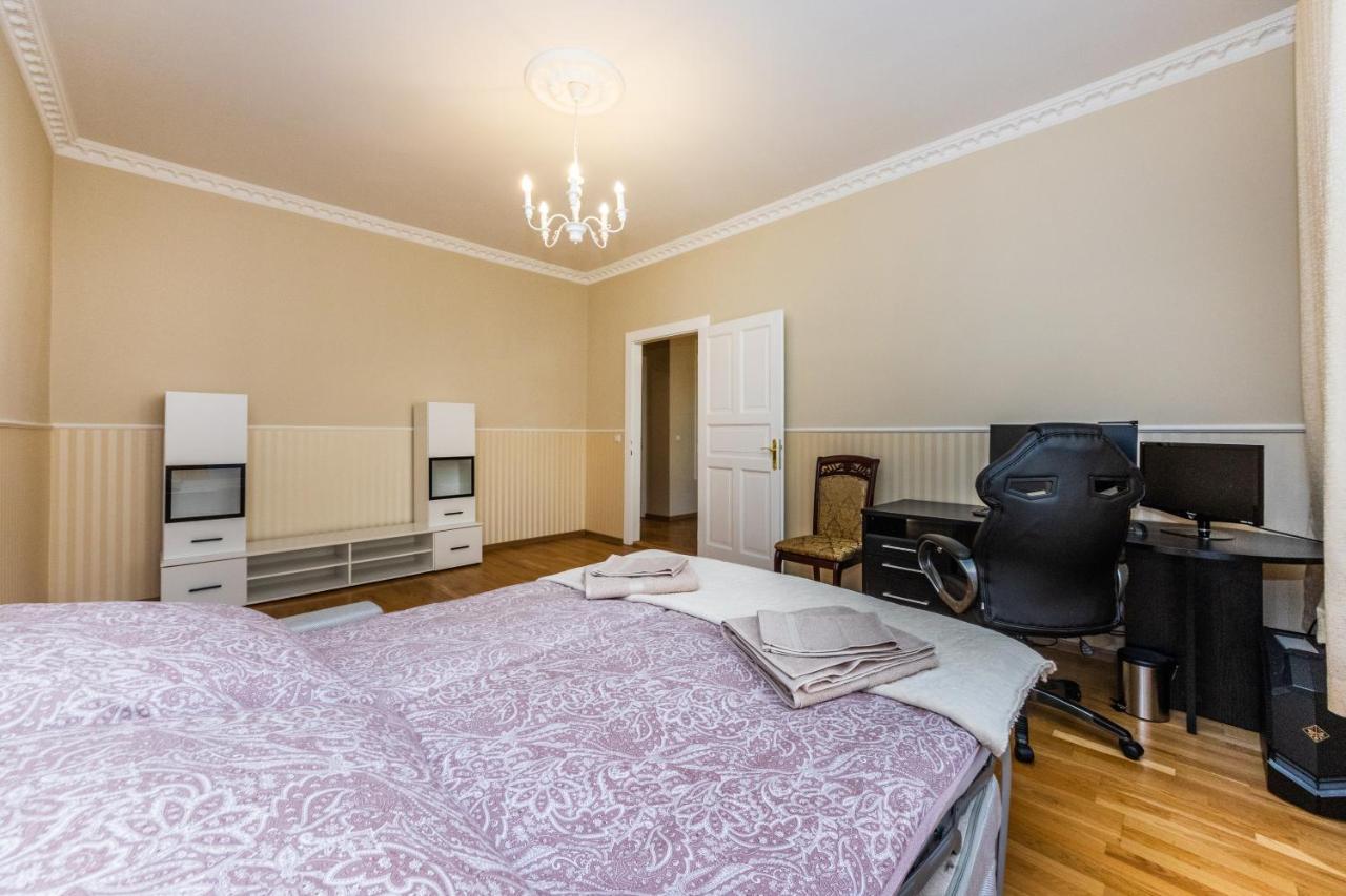 Prostorny Tripokojovy Apartman U Nabrezi Vltavy Apartment Prague Ngoại thất bức ảnh