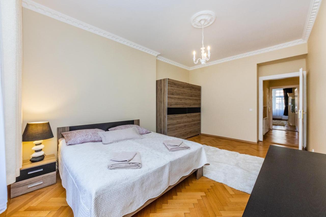 Prostorny Tripokojovy Apartman U Nabrezi Vltavy Apartment Prague Ngoại thất bức ảnh